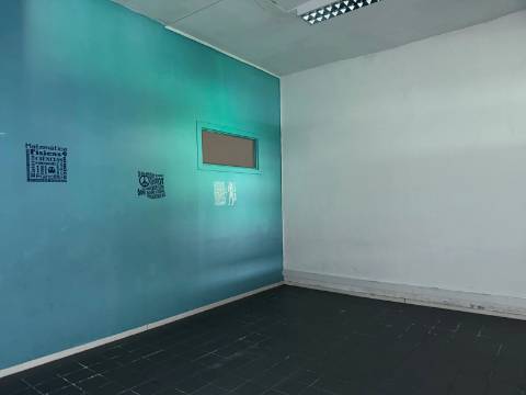Loja em Moscavide - Muito bem localizada - Excelente Área 197m2