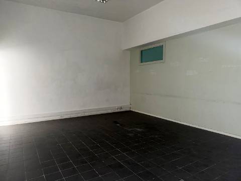 Loja em Moscavide - Muito bem localizada - Excelente Área 197m2