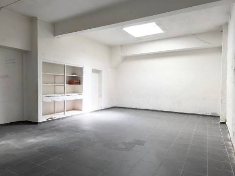 Loja em Moscavide - Muito bem localizada - Excelente Área 197m2