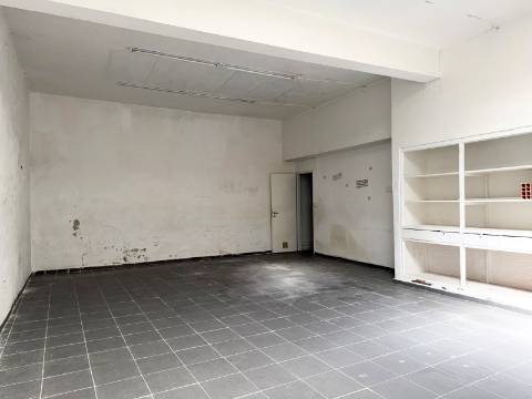 Loja em Moscavide - Muito bem localizada - Excelente Área 197m2