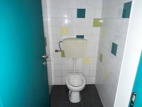Loja em Moscavide - Muito bem localizada - Excelente Área 197m2
