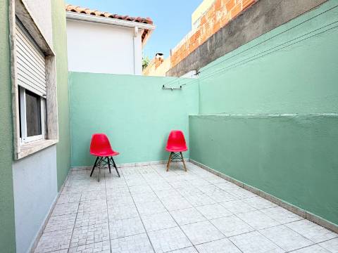 Apartamento T2 - Bairro do Cativo - Rch com terraço