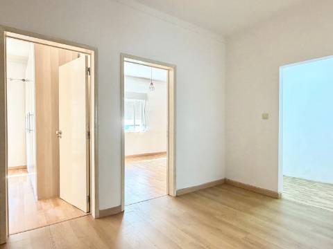 Apartamento T2 - Bairro do Cativo - Rch com terraço