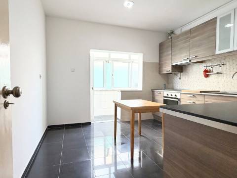Apartamento T2 - Bairro do Cativo - Rch com terraço