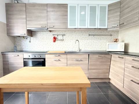 Apartamento T2 - Bairro do Cativo - Rch com terraço