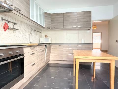 Apartamento T2 - Bairro do Cativo - Rch com terraço