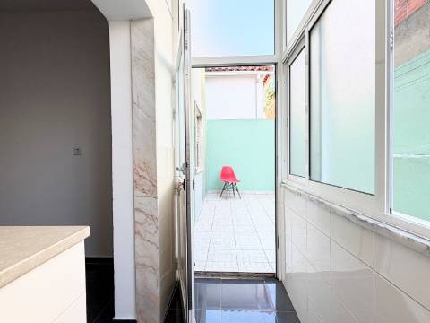 Apartamento T2 - Bairro do Cativo - Rch com terraço
