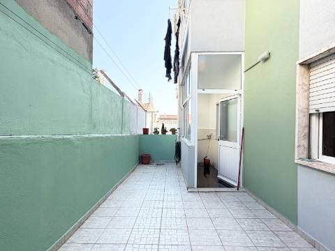 Apartamento T2 - Bairro do Cativo - Rch com terraço