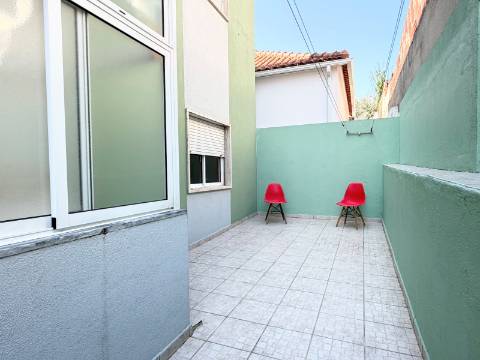 Apartamento T2 - Bairro do Cativo - Rch com terraço