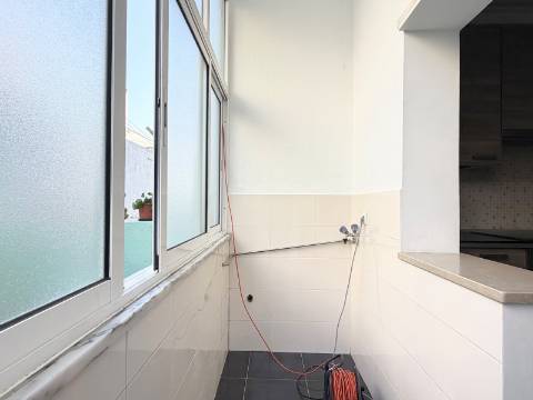 Apartamento T2 - Bairro do Cativo - Rch com terraço