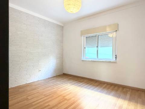 Apartamento T2 - Bairro do Cativo - Rch com terraço