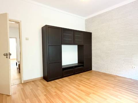 Apartamento T2 - Bairro do Cativo - Rch com terraço