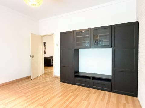 Apartamento T2 - Bairro do Cativo - Rch com terraço