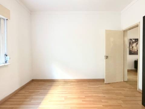Apartamento T2 - Bairro do Cativo - Rch com terraço