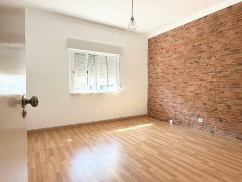 Apartamento T2 - Bairro do Cativo - Rch com terraço