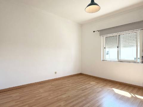 Apartamento T2 - Bairro do Cativo - Rch com terraço