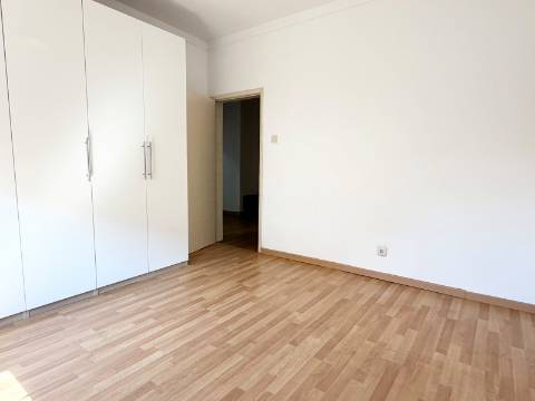 Apartamento T2 - Bairro do Cativo - Rch com terraço