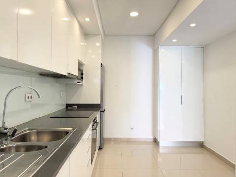 Apartamento T2 Moscavide - 2 Wc's - Terraço - 1º Andar