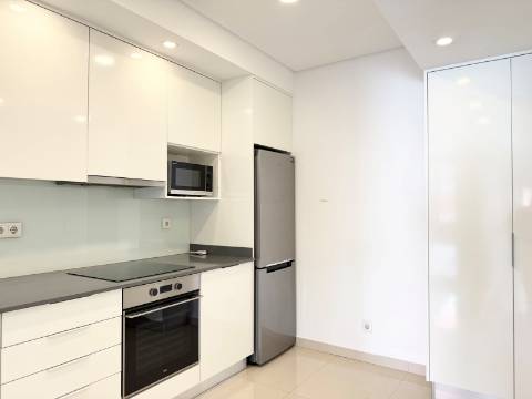 Apartamento T2 Moscavide - 2 Wc's - Terraço - 1º Andar