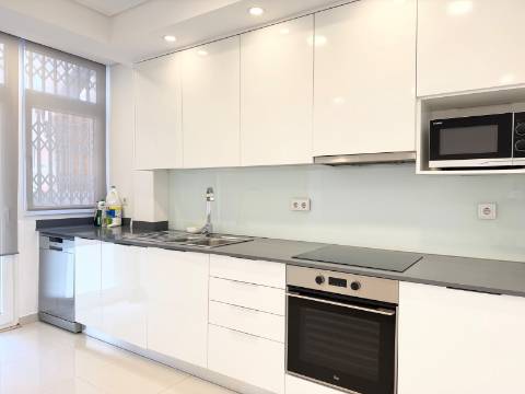 Apartamento T2 Moscavide - 2 Wc's - Terraço - 1º Andar