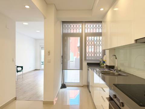 Apartamento T2 Moscavide - 2 Wc's - Terraço - 1º Andar