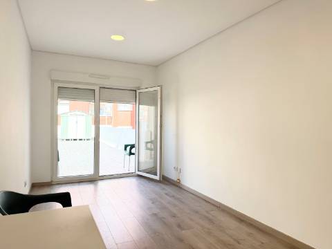 Apartamento T2 Moscavide - 2 Wc's - Terraço - 1º Andar