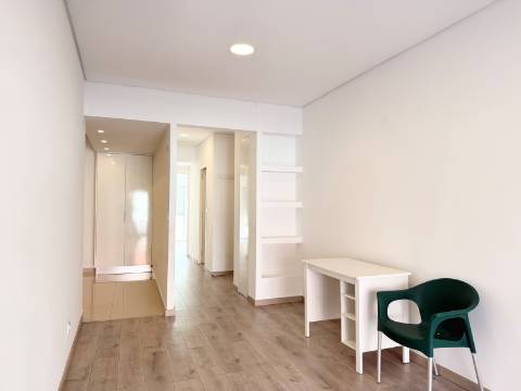 Apartamento T2 Moscavide - 2 Wc's - Terraço - 1º Andar