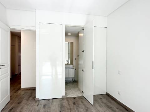 Apartamento T2 Moscavide - 2 Wc's - Terraço - 1º Andar