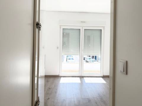 Apartamento T2 Moscavide - 2 Wc's - Terraço - 1º Andar