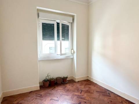 Apartamento T2 - Moscavide - junto à Universidade Europeia