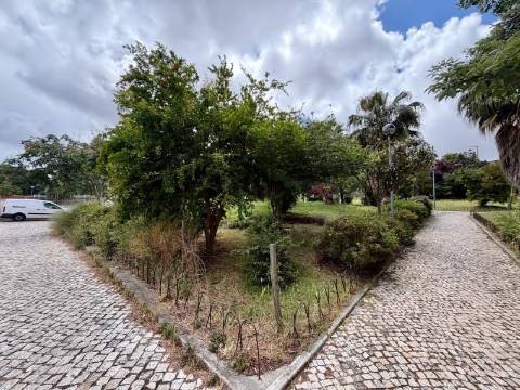 Excelente T2 - Quinta do Património - 2 ParqueamentoS