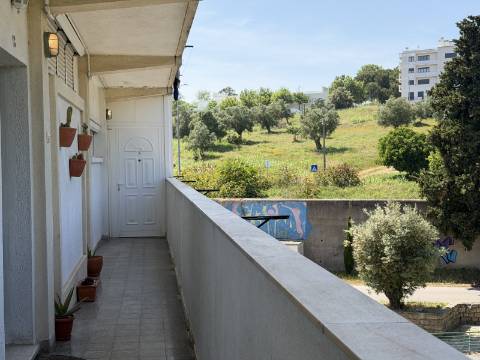 Apartamento T2 Bobadela - Bom estado - Varanda