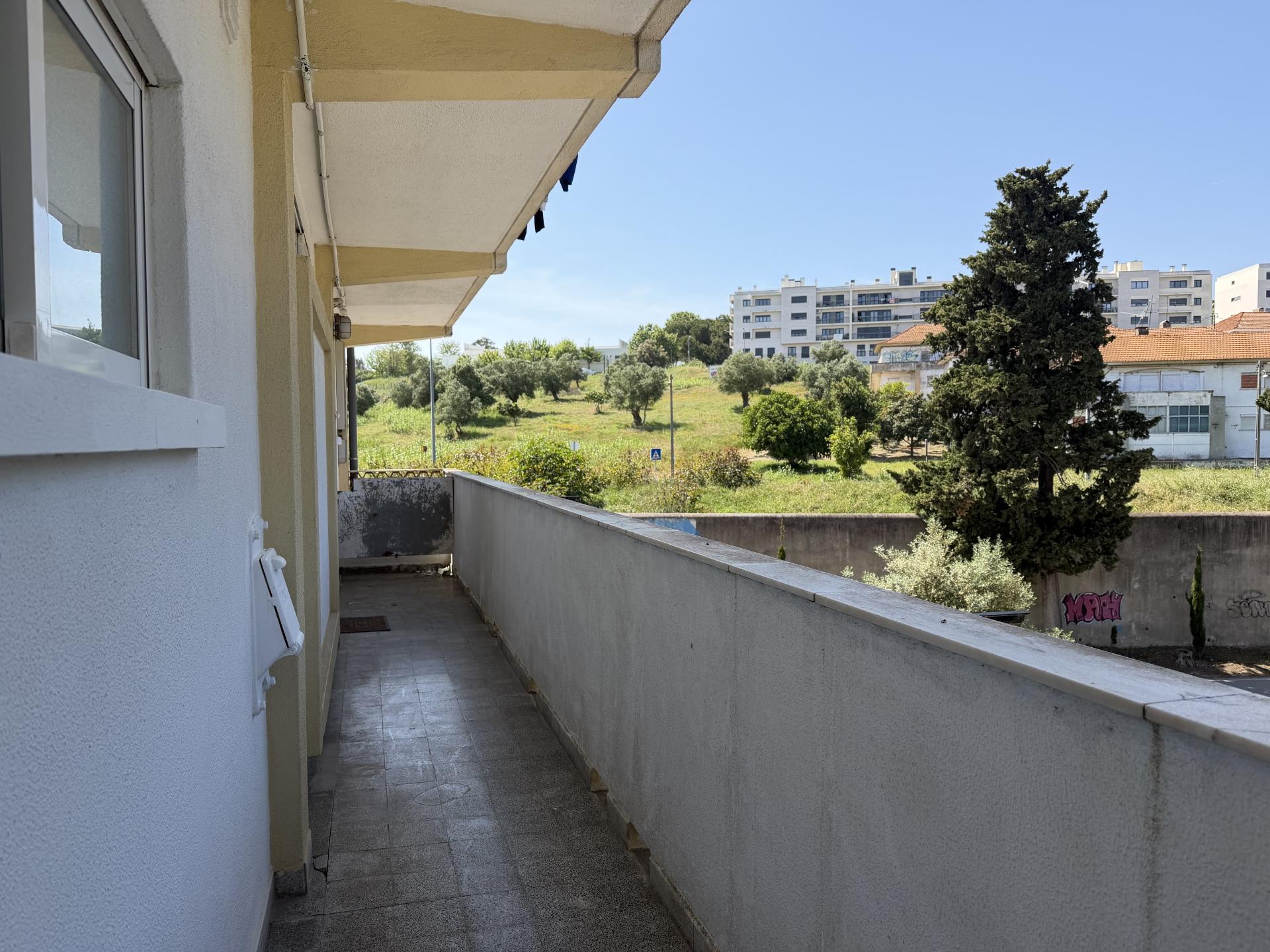 Apartamento T2 Bobadela - Bom estado - Varanda