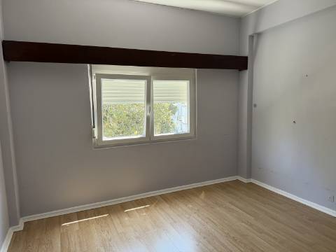 Apartamento T2 Bobadela - Bom estado - Varanda