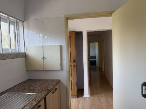 Apartamento T2 Bobadela - Bom estado - Varanda