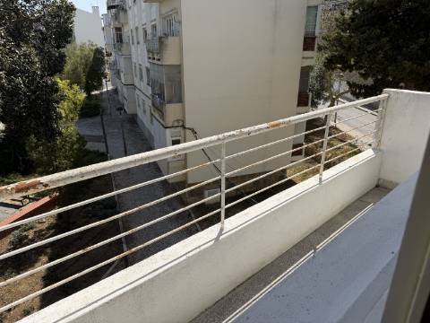Apartamento T2 Bobadela - Bom estado - Varanda