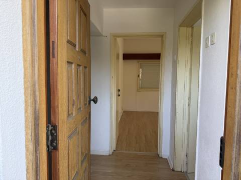 Apartamento T2 Bobadela - Bom estado - Varanda