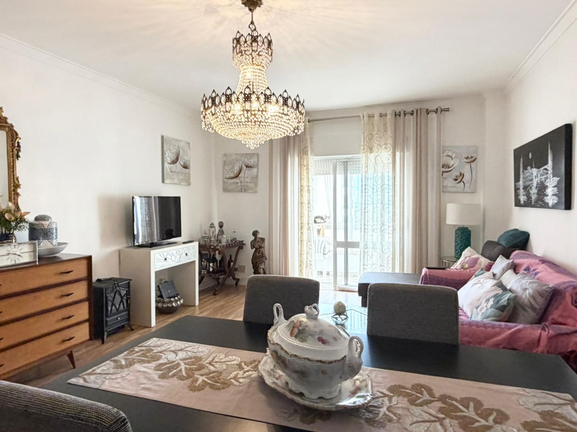 Apartamento T2 - Bobadela - c/ Parqueamento - Arrecadação