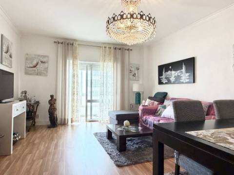 Apartamento T2 - Bobadela - c/ Parqueamento - Arrecadação