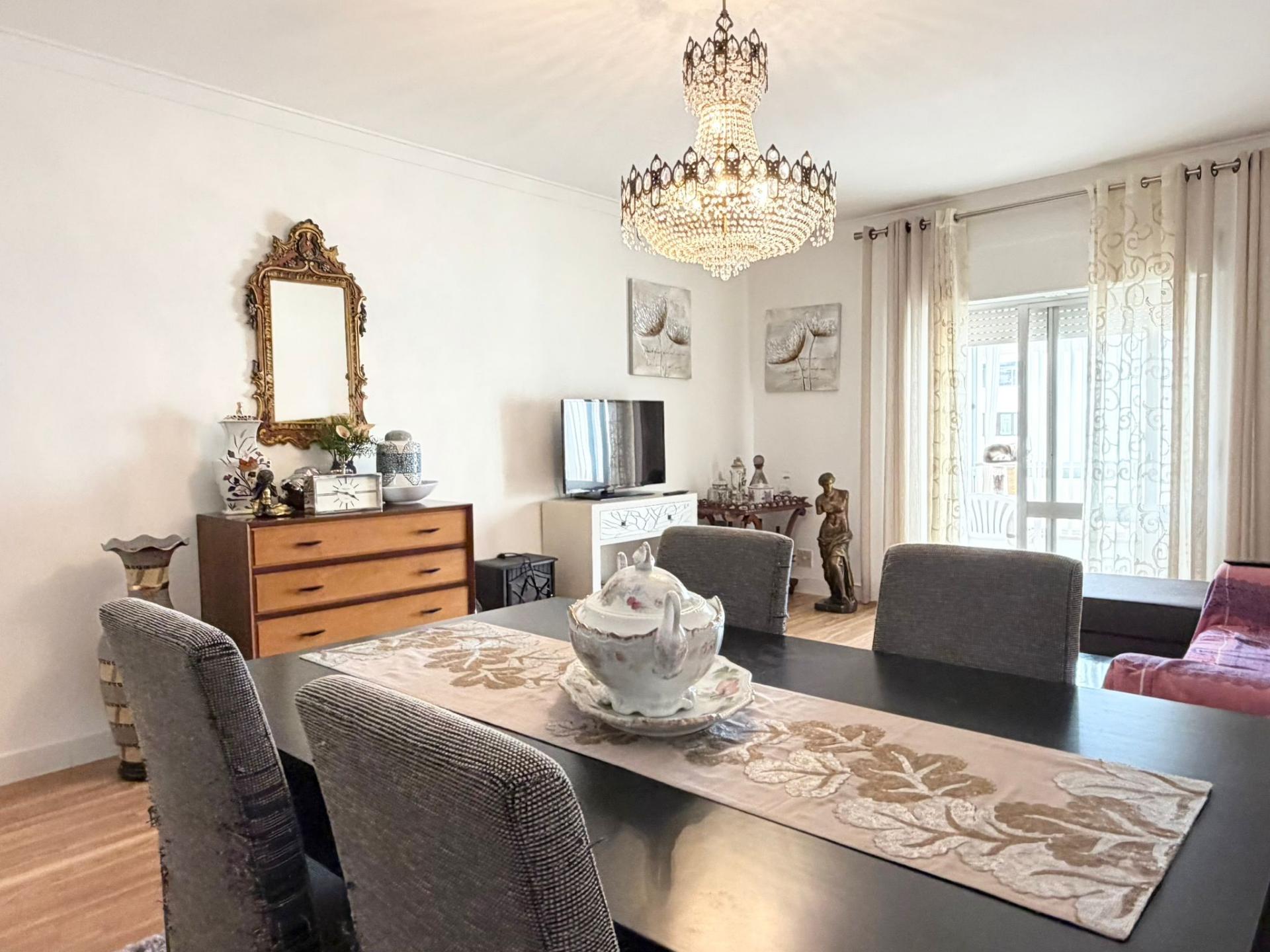 Apartamento T2 - Bobadela - c/ Parqueamento - Arrecadação