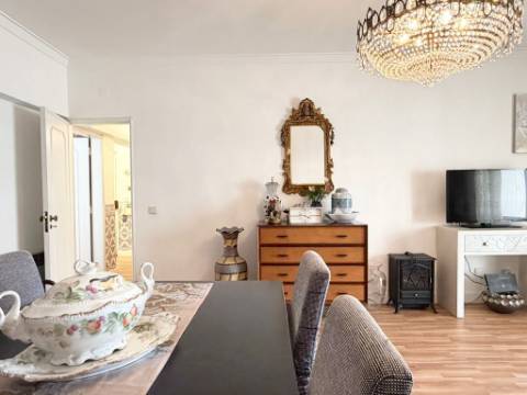 Apartamento T2 - Bobadela - c/ Parqueamento - Arrecadação