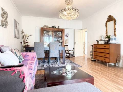 Apartamento T2 - Bobadela - c/ Parqueamento - Arrecadação