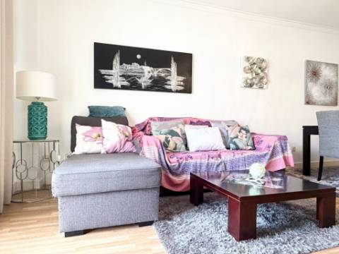 Apartamento T2 - Bobadela - c/ Parqueamento - Arrecadação