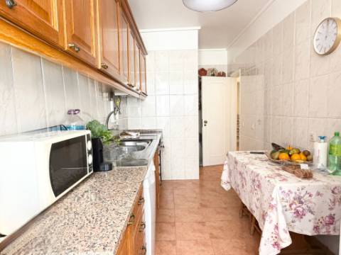 Apartamento T2 - Bobadela - c/ Parqueamento - Arrecadação