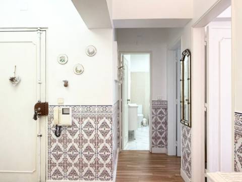 Apartamento T2 - Bobadela - c/ Parqueamento - Arrecadação
