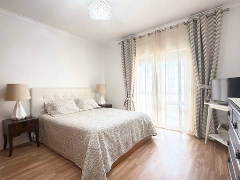 Apartamento T2 - Bobadela - c/ Parqueamento - Arrecadação