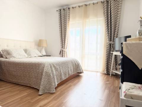 Apartamento T2 - Bobadela - c/ Parqueamento - Arrecadação
