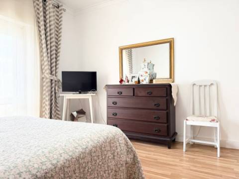 Apartamento T2 - Bobadela - c/ Parqueamento - Arrecadação