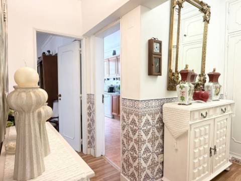 Apartamento T2 - Bobadela - c/ Parqueamento - Arrecadação