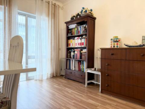Apartamento T2 - Bobadela - c/ Parqueamento - Arrecadação